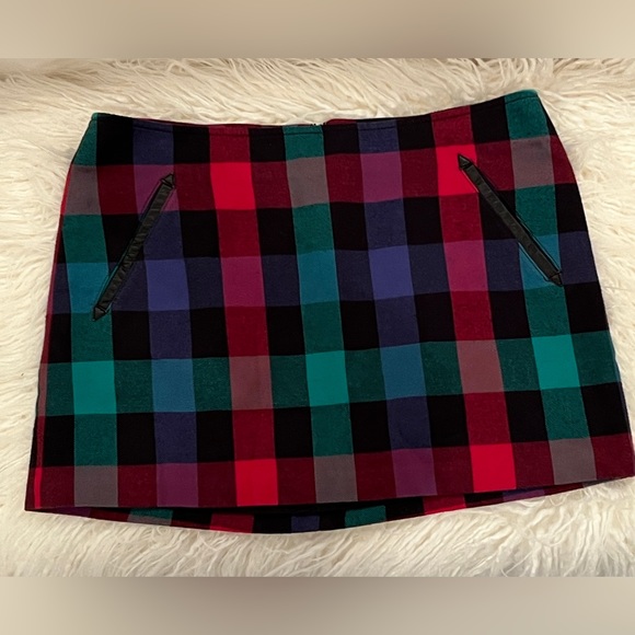 🤍 BCBGeneration 🤍 plaid multicolor mini skirt w/ welt pocket accents - size 6 - Picture 1 of 7